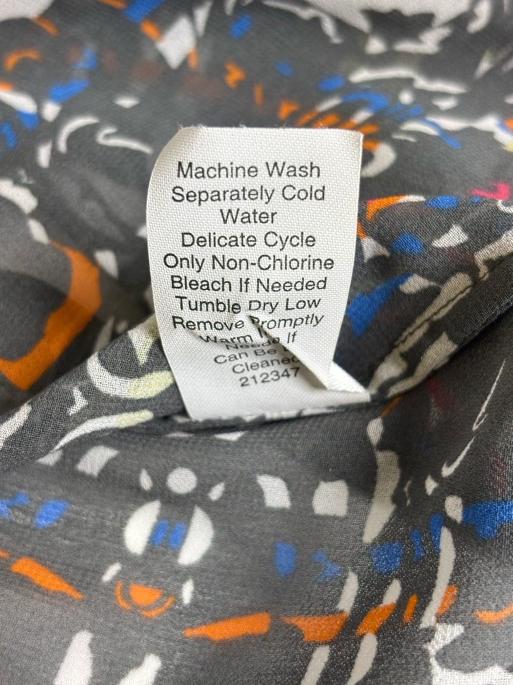 CAbi Grey Patterned Button-Up Blouse with Multicolor Accents Women’s M - Picture 6 of 7